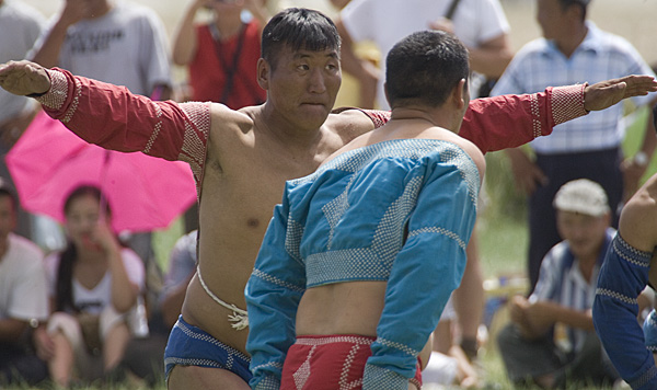 zBulganWrestlerBravoDance