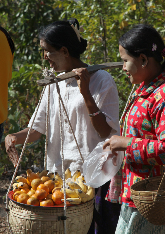 Popa_Overlook_Fruit_Ladies