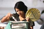 Mandalay_River_Vendor