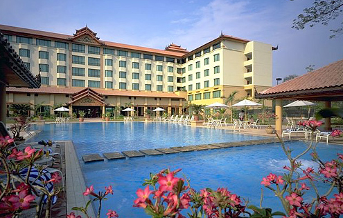 Mandalay Hotel Pool